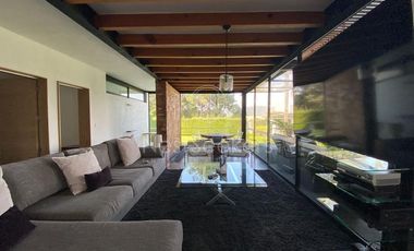 CASA EN VENTA, CERCA DE CLUB DE GOLF