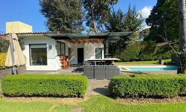 CASA EN VENTA, CERCA DE CLUB DE GOLF