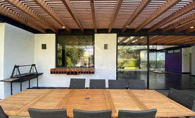 CASA EN VENTA, CERCA DE CLUB DE GOLF
