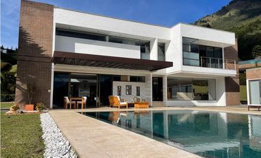 EN VENTA CASA CAMPESTRE SECTOR LAS PALMAS EN EL POBLADO