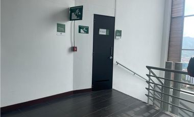 EN VENTA OFICINA EN LAS PALMAS POBLADO