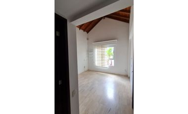 EN ARRIENDO CASA SECTOR AV. LAS PALMAS EN EL POBLADO