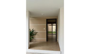 CASA DOS NIVELES CON LINEA BLANCA BOSQUES DEL PACIFICIO YL
