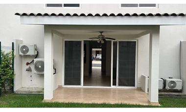 CASA DOS NIVELES CON LINEA BLANCA BOSQUES DEL PACIFICIO YL