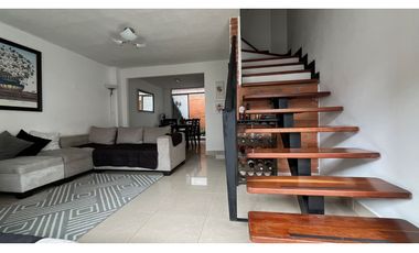 VENTA DE HERMOSA CASA MEDIANERA BARRIO BELMONTE PEREIRA