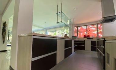 EN VENTA CASA DE DOS NIVELES SECTOR LOMA DEL ZORRO EN EL POBLADO