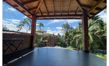 EN VENTA CASA DE DOS NIVELES SECTOR LOMA DEL ZORRO EN EL POBLADO