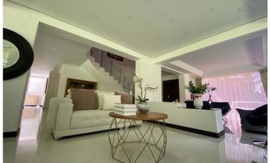 EN VENTA CASA DE DOS NIVELES SECTOR LOMA DEL ZORRO EN EL POBLADO