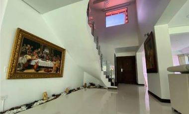 EN VENTA CASA DE DOS NIVELES SECTOR LOMA DEL ZORRO EN EL POBLADO