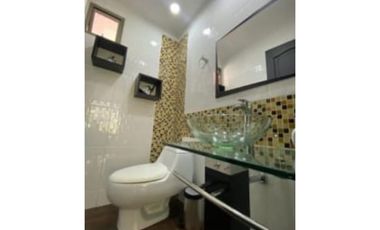 EN VENTA CASA DE DOS NIVELES SECTOR LOMA DEL ZORRO EN EL POBLADO