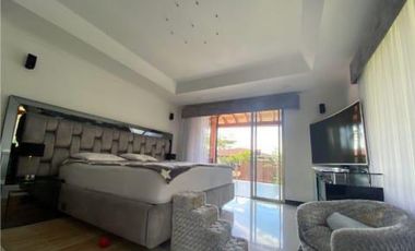 EN VENTA CASA DE DOS NIVELES SECTOR LOMA DEL ZORRO EN EL POBLADO