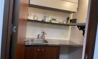 EN VENTA OFICINA SECTOR CASTROPOL AVENIDA EL POBLADO