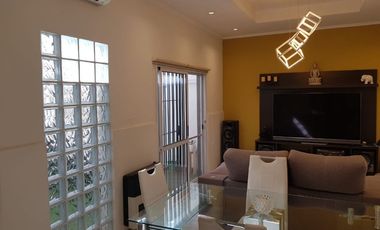 Casa PH en venta en Bernal Oeste