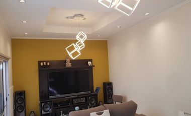 Casa PH en venta en Bernal Oeste