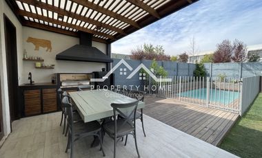 CASA MEDITERRANEA EN CONDOMINIO CERCANO COLEGIO SAN ANSELMO