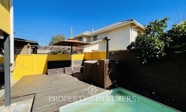Santa Cruz, Casa en Barrio Residencial