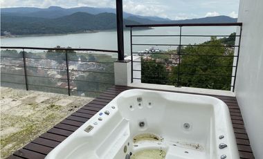 CASA EN VENTA EN VALLE DE BRAVO