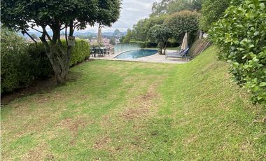 CASA EN VENTA EN VALLE DE BRAVO