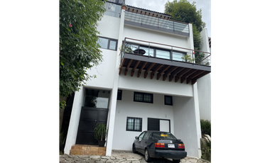 CASA EN VENTA EN VALLE DE BRAVO