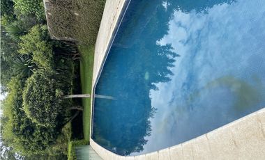 CASA EN VENTA EN VALLE DE BRAVO