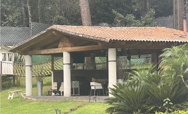 CASA EN VENTA EN AVNDARO, VALLE DE BRAVO