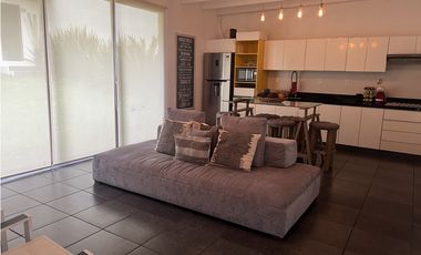 CASA EN VENTA EN AVNDARO, VALLE DE BRAVO