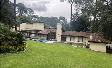 CASA EN VENTA EN AVNDARO, VALLE DE BRAVO