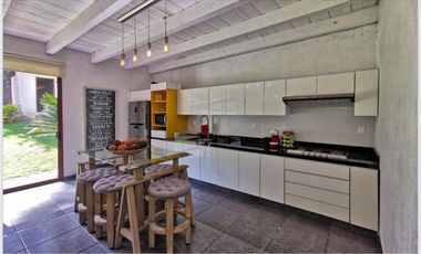 CASA EN VENTA EN AVNDARO, VALLE DE BRAVO