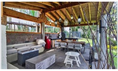 CASA EN VENTA EN AVNDARO, VALLE DE BRAVO
