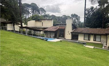 CASA EN VENTA EN AVNDARO, VALLE DE BRAVO