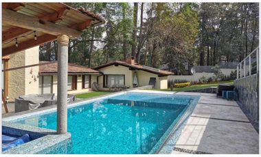 CASA EN VENTA EN AVNDARO, VALLE DE BRAVO