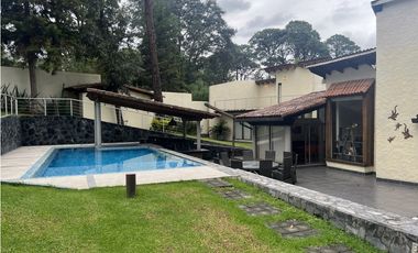 CASA EN VENTA EN AVNDARO, VALLE DE BRAVO
