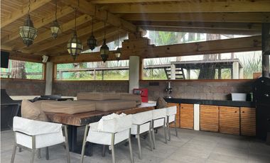 CASA EN VENTA EN AVNDARO, VALLE DE BRAVO
