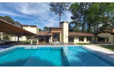 CASA EN VENTA EN AVNDARO, VALLE DE BRAVO