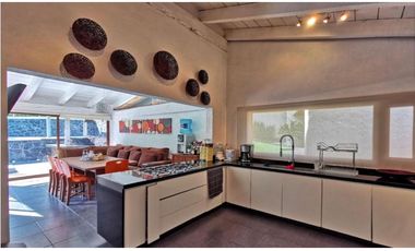 CASA EN VENTA EN AVNDARO, VALLE DE BRAVO