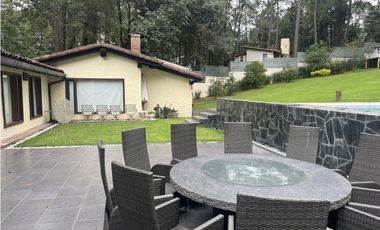 CASA EN VENTA EN AVNDARO, VALLE DE BRAVO
