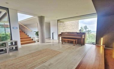 En venta Casa Moderna de 2 niveles en Condominio, Tenjo, Cundinamarca