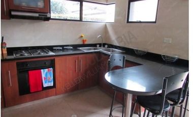 HERMOSA CASA EN VENTA EN CAJICA MUY CENTRAL