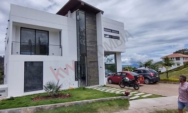 Moderna Casa Campestre en Venta (condominio) - Silvania- Cundinamarca