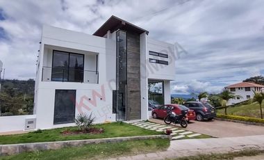 Moderna Casa Campestre en Venta (condominio) - Silvania- Cundinamarca