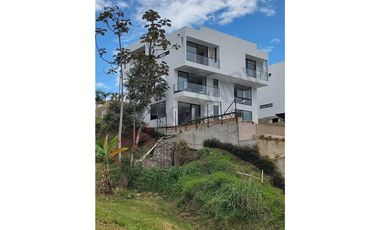 Moderna Casa Campestre en Venta (condominio) - Silvania- Cundinamarca