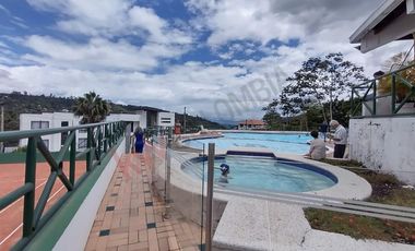 Moderna Casa Campestre en Venta (condominio) - Silvania- Cundinamarca