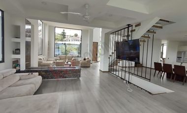 Moderna Casa Campestre en Venta (condominio) - Silvania- Cundinamarca