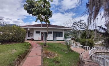 Moderna Casa Campestre en Venta (condominio) - Silvania- Cundinamarca