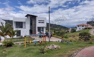 Moderna Casa Campestre en Venta (condominio) - Silvania- Cundinamarca