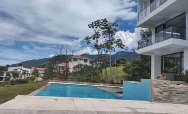 Moderna Casa Campestre en Venta (condominio) - Silvania- Cundinamarca