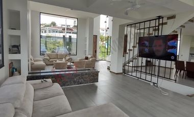 Moderna Casa Campestre en Venta (condominio) - Silvania- Cundinamarca
