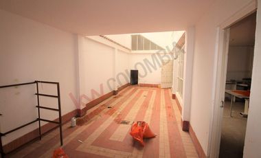 Se vende en el centro de Choachí Cundinamarca, Un edificio de 4 plantas,