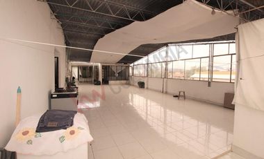 Se vende en el centro de Choachí Cundinamarca, Un edificio de 4 plantas,