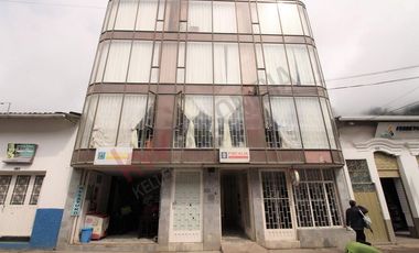 Se vende en el centro de Choachí Cundinamarca, Un edificio de 4 plantas,